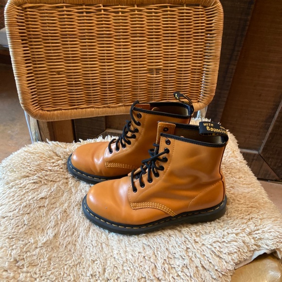 Mustard colored Doc Martens - Picture 2 of 4